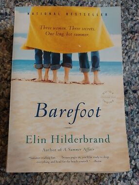 😮 3/$10 Barefoot Book By Elin Hilderbrand